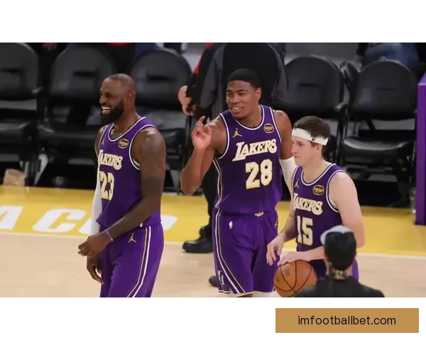 揭秘湖人冲冠背后詹姆斯带头拼搏 41岁老将仍无惧疲劳引领队友出战